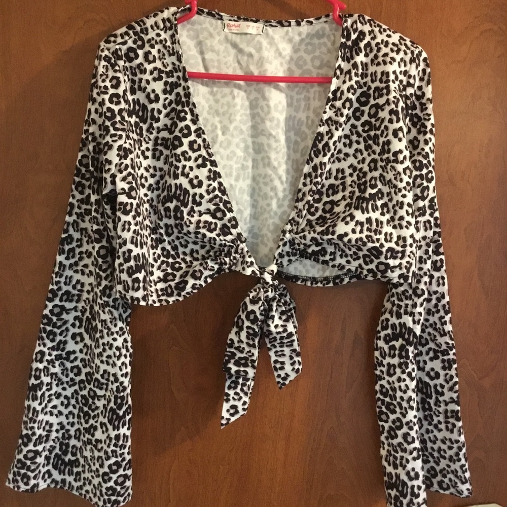 ROMWE Black and White Long Sleeve Crop Blouse